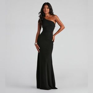 Windsor | Mara Crepe One Shoulder Gown